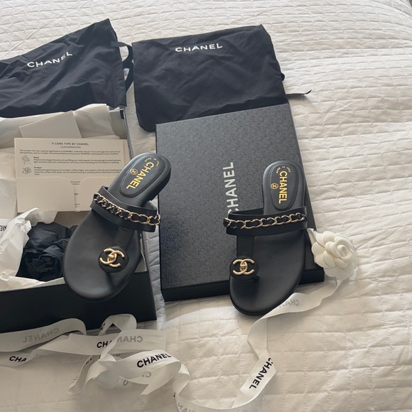 CHANEL Shoes - CHANEL Black Leather Chain-Trim Slide Sandals with Gold CC